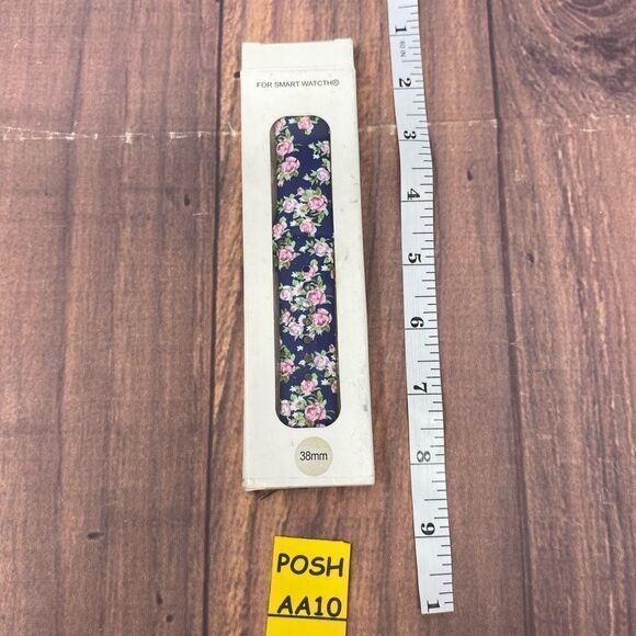 MACY’S NAVY FLORAL APPLE WATCH SILICONE BAND COMPATIBLE WITH 38MM AA10 - Picture 3 of 3